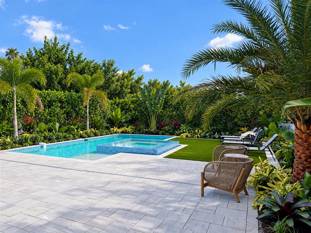 Pool, Spa & Turf Garden, photo 2